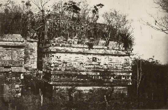 Palais Des Nonnes, à Chichen-Itza - façade de l'alle Gauche