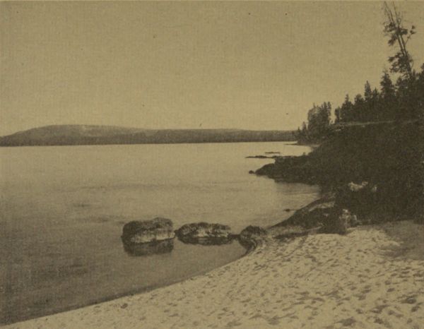 YELLOWSTONE LAKE